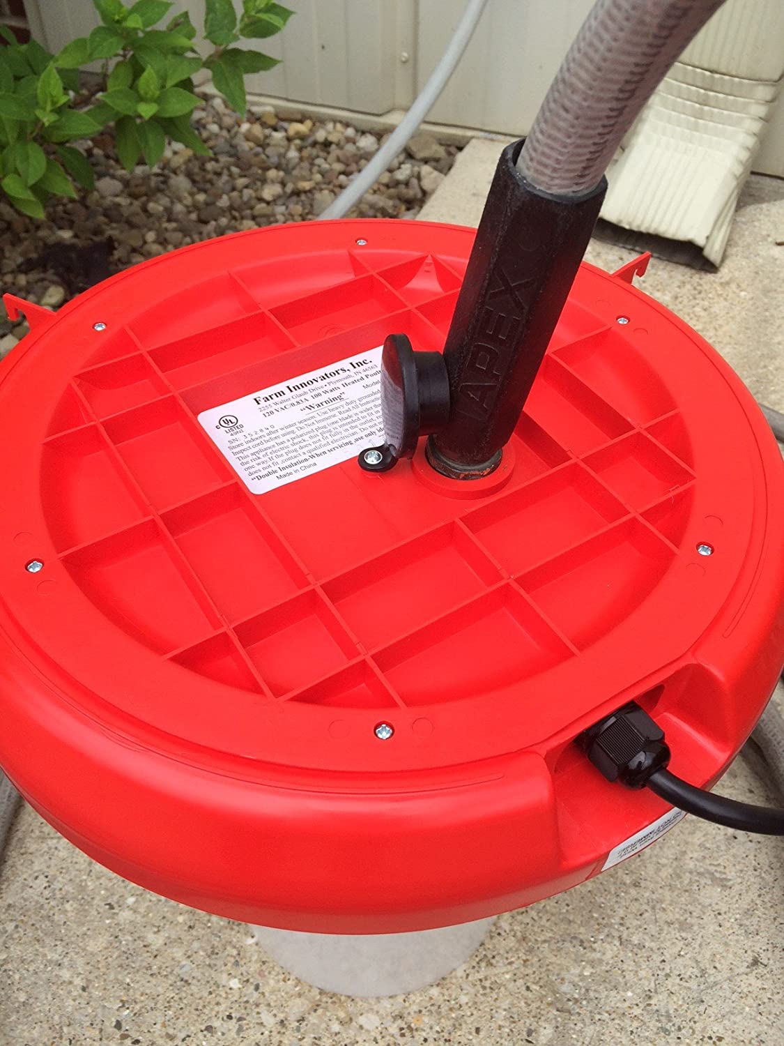 Farm Innovators Model HPF - 100 All - Seasons Heated Plastic Poultry Fountain, 3 Gallon, 100 - Watt - rodenticidecanada.comheated bowlsrodenticidecanada.com8509525838652HPF - 100